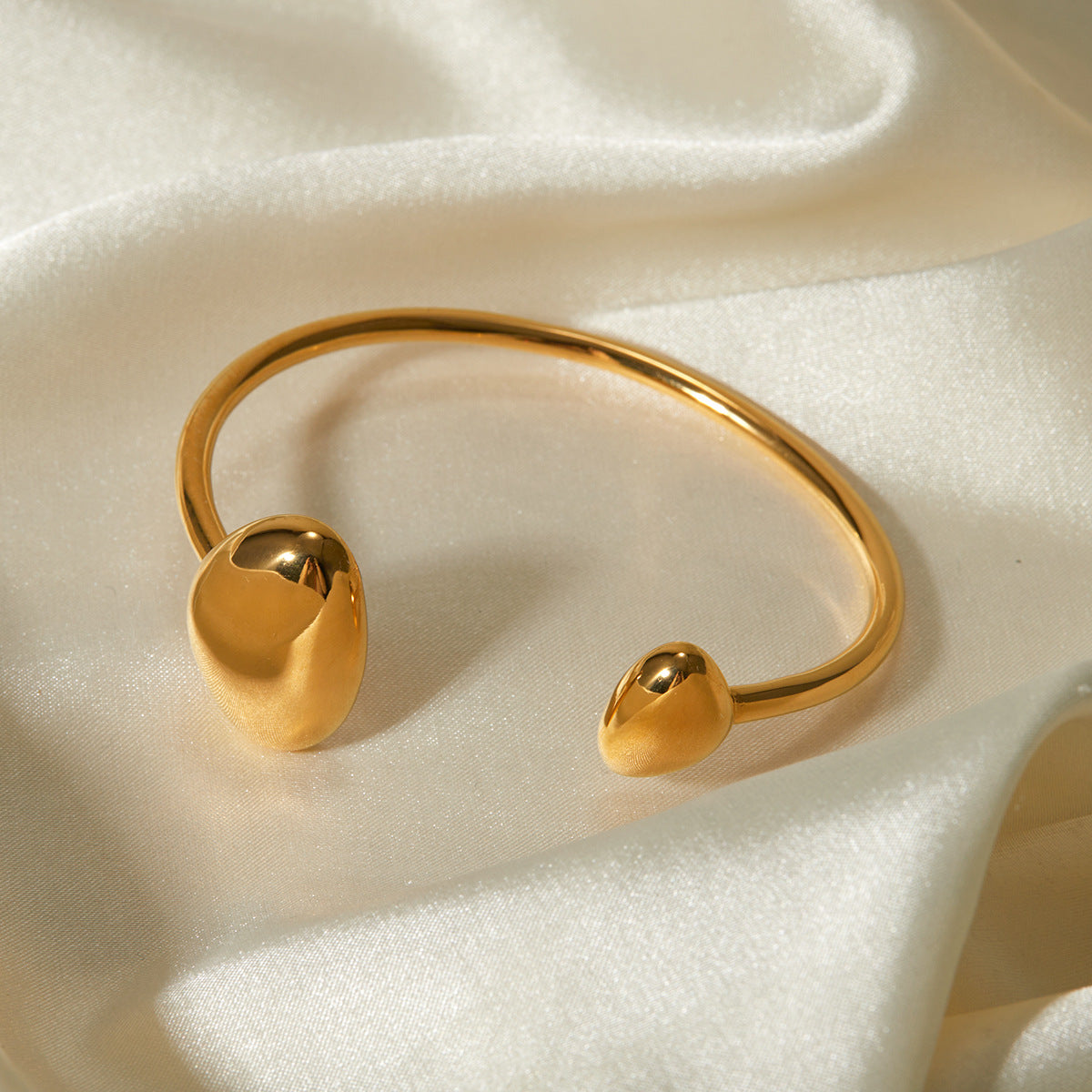 18k gold-plated Asymmetrical open-ended bracelets