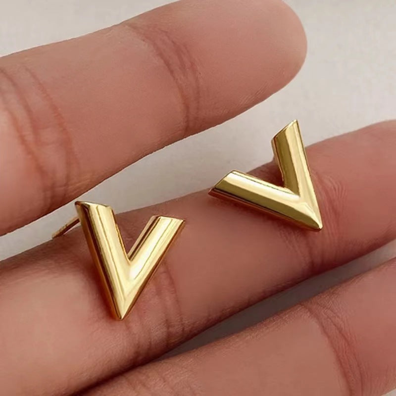 Golden V studs earrings