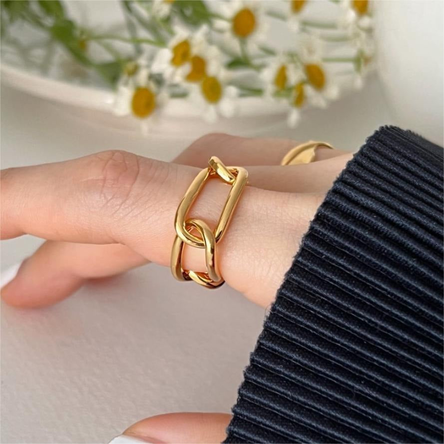 Sleek Chain Ring