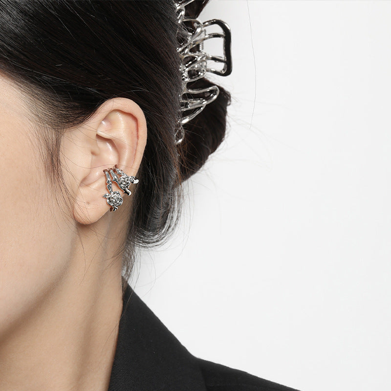 Thorn rose ear clip